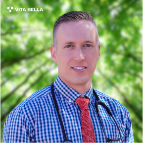 Dr. Robert Lieske photo standing with his stethoscope around his shirt